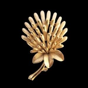 Crown Trifari Signed Vintage Thistle Brooch Pin Shiny Brushed Gold Tone 50s 60s